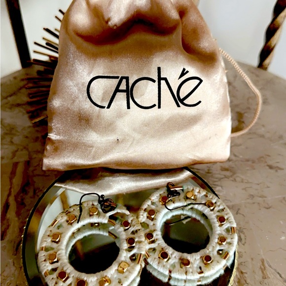 Cache hoop loop Earrings - Picture 4 of 4